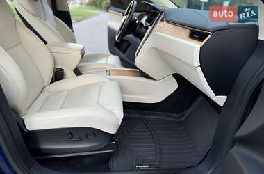 Позашляховик / Кросовер Tesla Model X 2018 в 