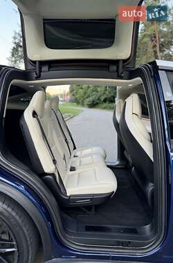 Позашляховик / Кросовер Tesla Model X 2018 в 