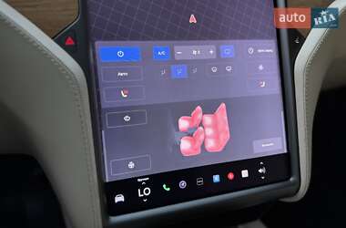 Позашляховик / Кросовер Tesla Model X 2018 в 