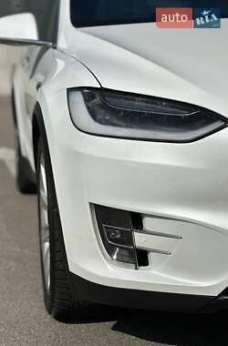 Позашляховик / Кросовер Tesla Model X 2017 в 