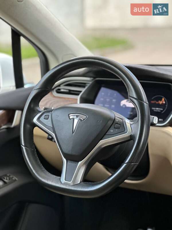 Позашляховик / Кросовер Tesla Model X 2017 в Києві