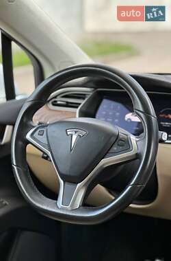 Позашляховик / Кросовер Tesla Model X 2017 в 