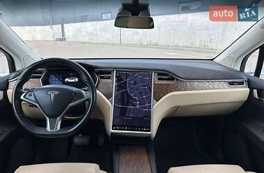 Позашляховик / Кросовер Tesla Model X 2017 в 