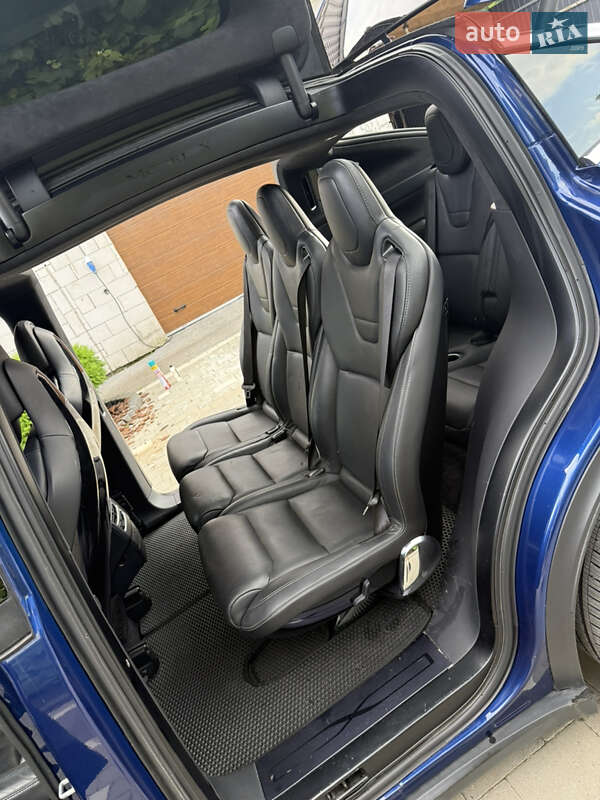 Позашляховик / Кросовер Tesla Model X 2016 в Івано-Франківську