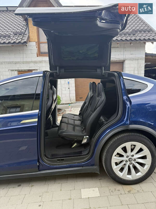 Позашляховик / Кросовер Tesla Model X 2016 в Івано-Франківську