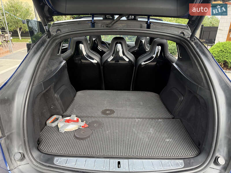 Позашляховик / Кросовер Tesla Model X 2016 в Івано-Франківську