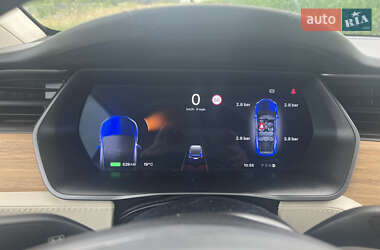 Позашляховик / Кросовер Tesla Model X 2018 в 