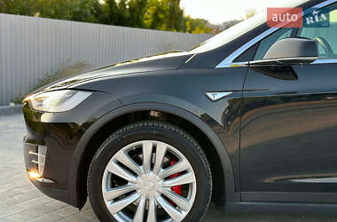 Позашляховик / Кросовер Tesla Model X 2016 в 