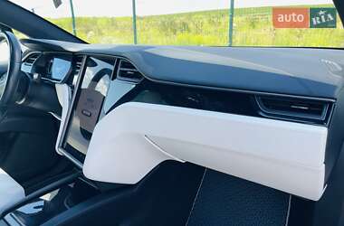 Позашляховик / Кросовер Tesla Model X 2018 в 