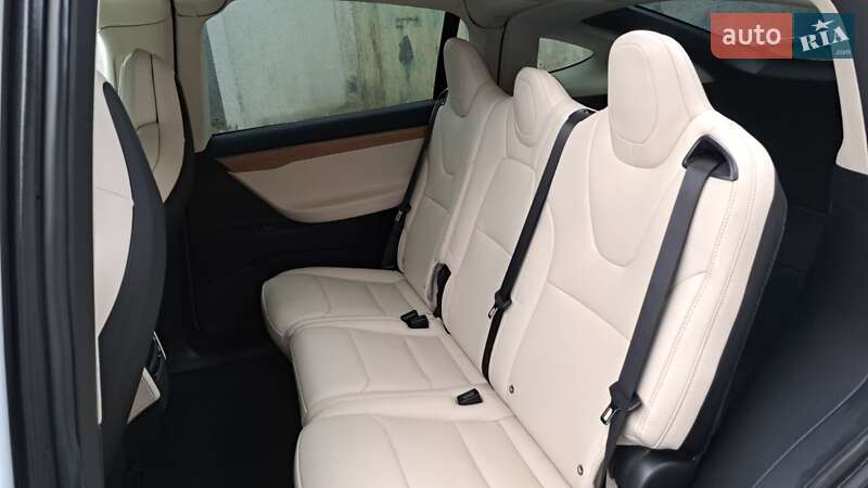 Позашляховик / Кросовер Tesla Model X 2018 в Костопілі