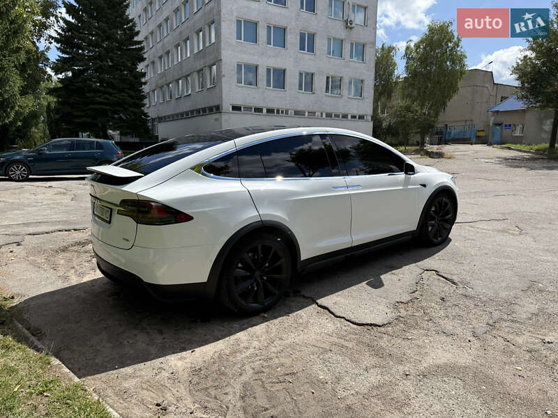 Позашляховик / Кросовер Tesla Model X 2018 в Тернополі