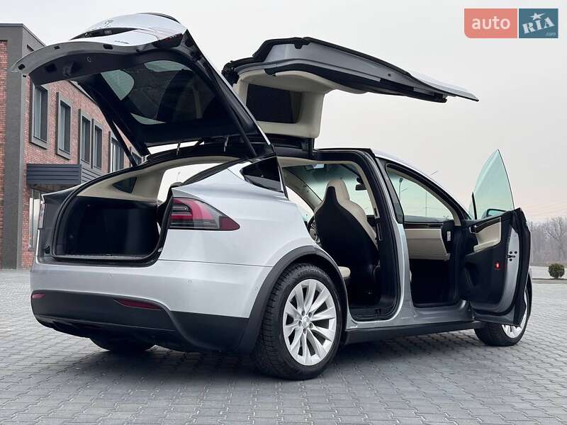 Позашляховик / Кросовер Tesla Model X 2018 в Полтаві