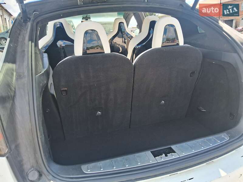 Внедорожник / Кроссовер Tesla Model X 2016 в Сумах