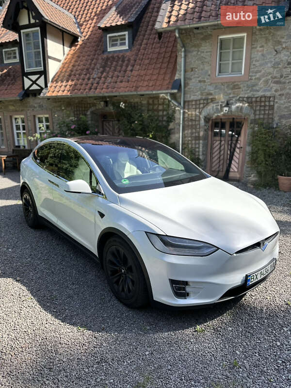 Позашляховик / Кросовер Tesla Model X 2017 в Хмельницькому