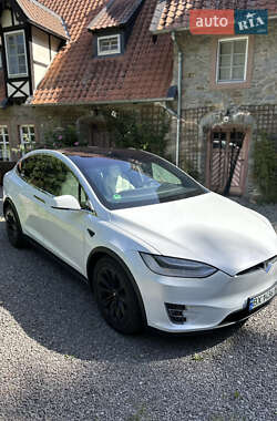 Внедорожник / Кроссовер Tesla Model X 2017 в 