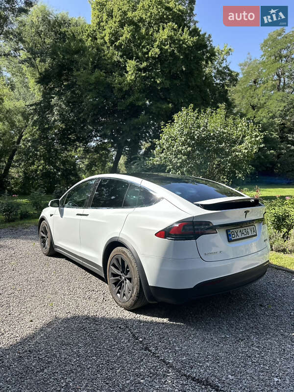 Позашляховик / Кросовер Tesla Model X 2017 в Хмельницькому