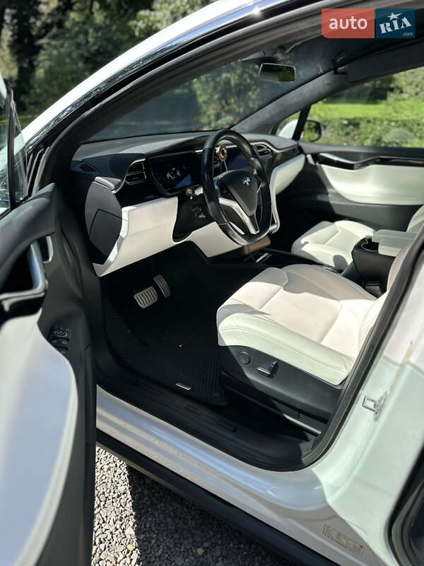 Позашляховик / Кросовер Tesla Model X 2017 в Хмельницькому