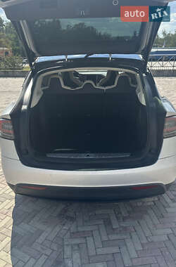 Позашляховик / Кросовер Tesla Model X 2017 в 