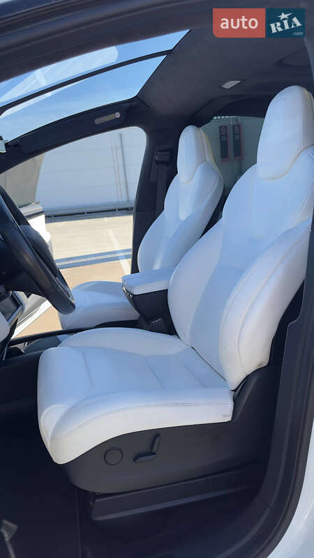 Внедорожник / Кроссовер Tesla Model X 2019 в Киеве