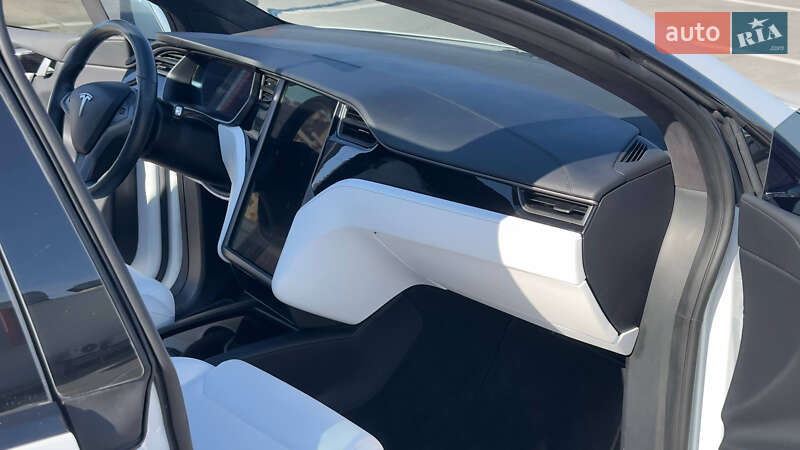 Внедорожник / Кроссовер Tesla Model X 2019 в Киеве