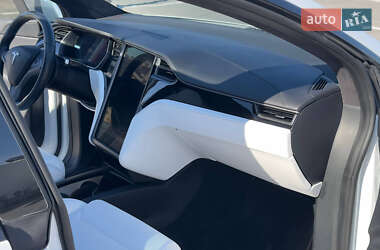 Позашляховик / Кросовер Tesla Model X 2019 в 