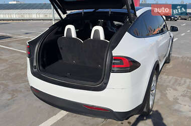 Позашляховик / Кросовер Tesla Model X 2019 в 