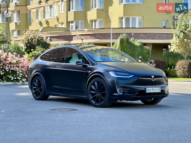 Tesla Model X 2019