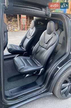 Позашляховик / Кросовер Tesla Model X 2016 в 