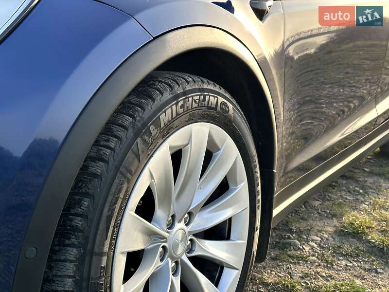 Внедорожник / Кроссовер Tesla Model X 2018 в Калуше