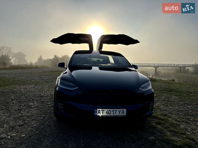 Внедорожник / Кроссовер Tesla Model X 2018 в Калуше