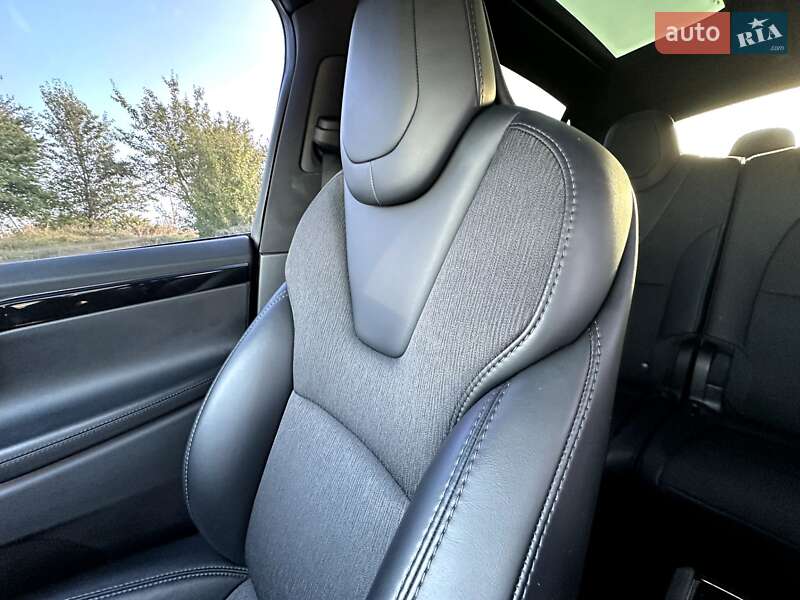 Внедорожник / Кроссовер Tesla Model X 2018 в Калуше