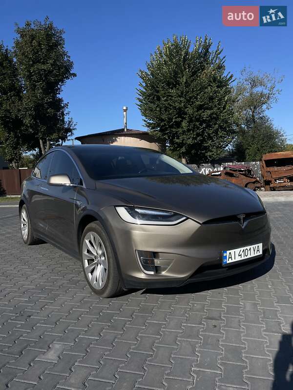 Позашляховик / Кросовер Tesla Model X 2016 в 