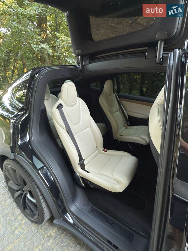 Позашляховик / Кросовер Tesla Model X 2020 в Чернівцях