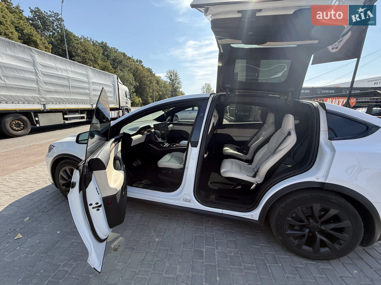 2023 Tesla Model X - мініатюра 12