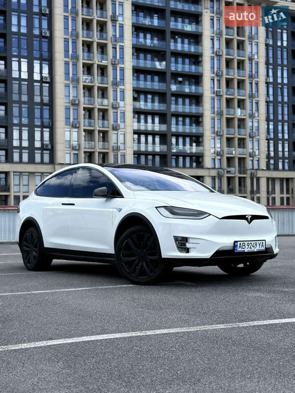 Позашляховик / Кросовер Tesla Model X 2016 в Вінниці