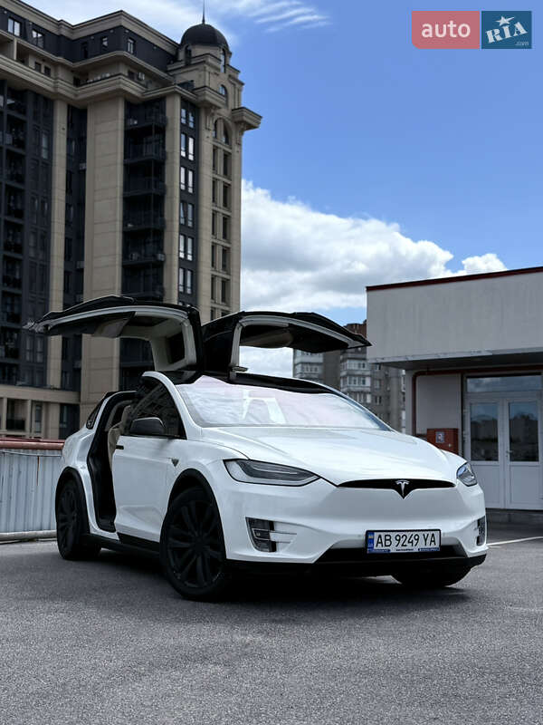 Позашляховик / Кросовер Tesla Model X 2016 в Вінниці