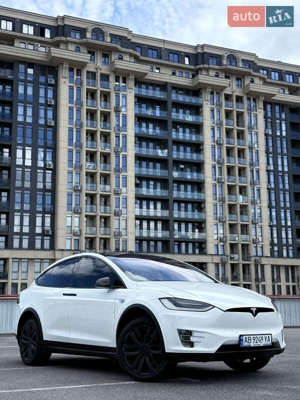 Позашляховик / Кросовер Tesla Model X 2016 в Вінниці