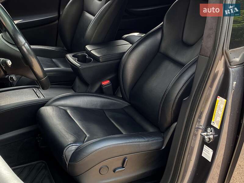 Позашляховик / Кросовер Tesla Model X 2019 в Києві