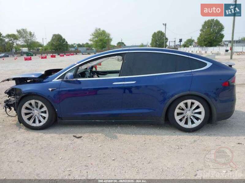 Внедорожник / Кроссовер Tesla Model X 2019 в Киеве