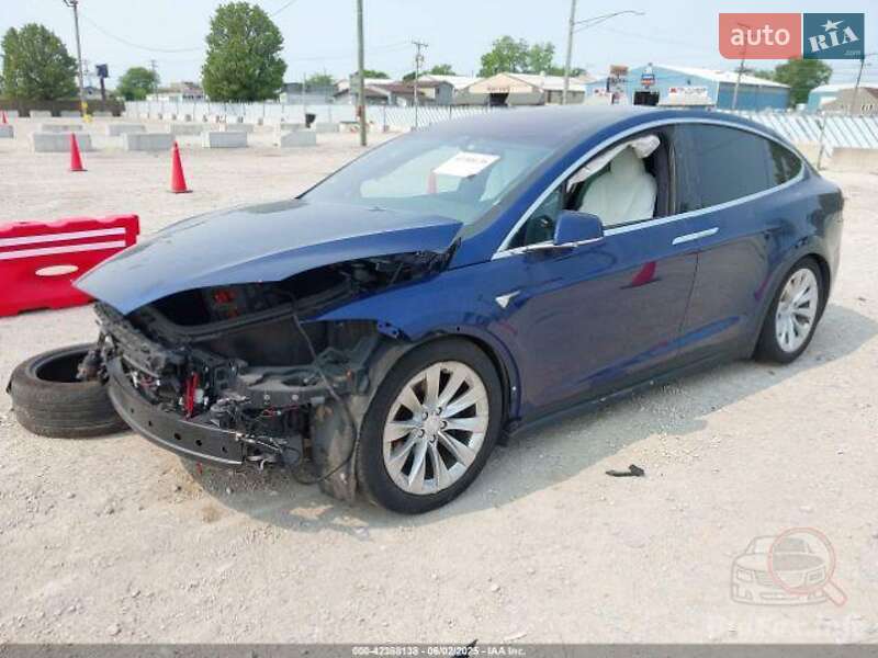 Позашляховик / Кросовер Tesla Model X 2019 в 