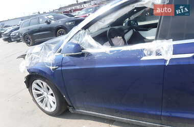 Позашляховик / Кросовер Tesla Model X 2019 в 