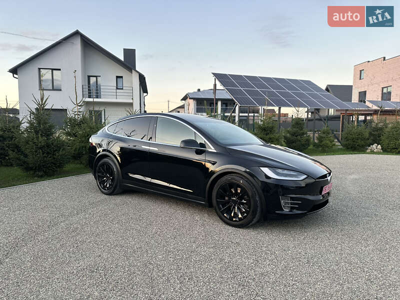 Позашляховик / Кросовер Tesla Model X 2018 в Тернополі