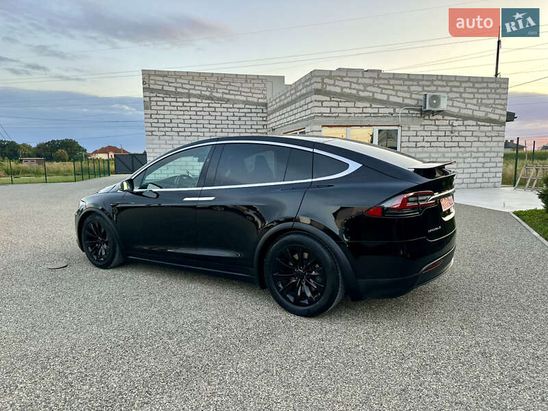 Позашляховик / Кросовер Tesla Model X 2018 в Тернополі