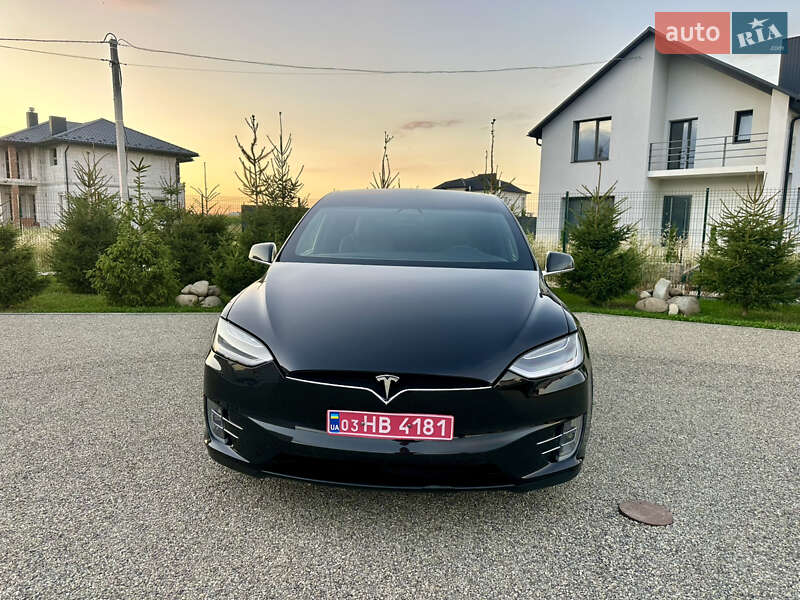 Позашляховик / Кросовер Tesla Model X 2018 в Тернополі