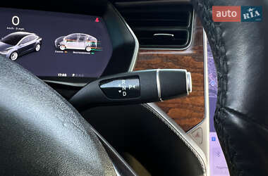 Позашляховик / Кросовер Tesla Model X 2019 в 