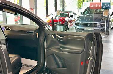 Позашляховик / Кросовер Tesla Model X 2018 в 