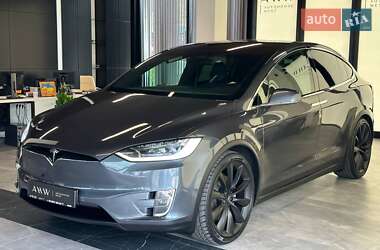 Позашляховик / Кросовер Tesla Model X 2018 в 
