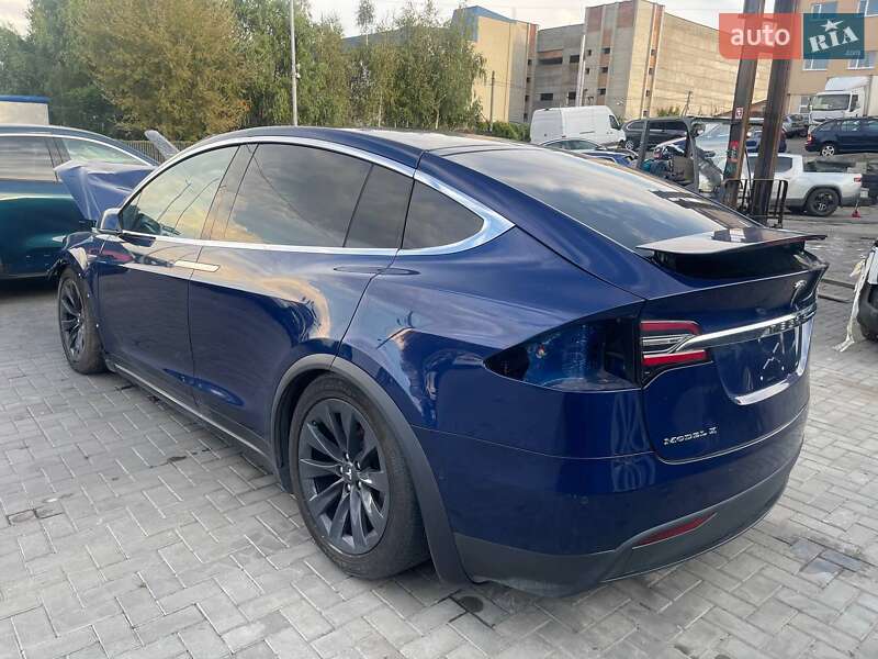 Позашляховик / Кросовер Tesla Model X 2016 в Луцьку