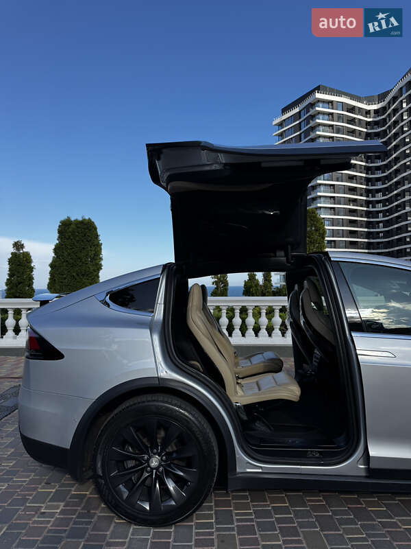 Позашляховик / Кросовер Tesla Model X 2016 в Одесі фото 24 Позашляховик / Кросовер Tesla Model X 2016 в Одесі