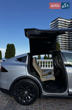 Позашляховик / Кросовер Tesla Model X 2016 в 
